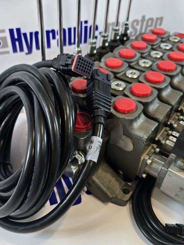 Akon KV20 7 Functions with Pneumatic-Electric Control 24VDC 6.5W with Salvarani Oil-Box Control Panel with 8 Double-Way Switches product image (4)