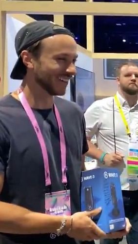 During TwitchCon, @elgato likes to do scavenger hunts and assign quests for various prizes! I was fast enough and lucky enoug...