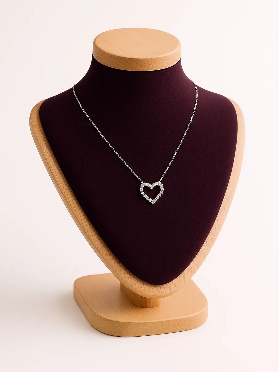 The Amoré Necklace product image (3)