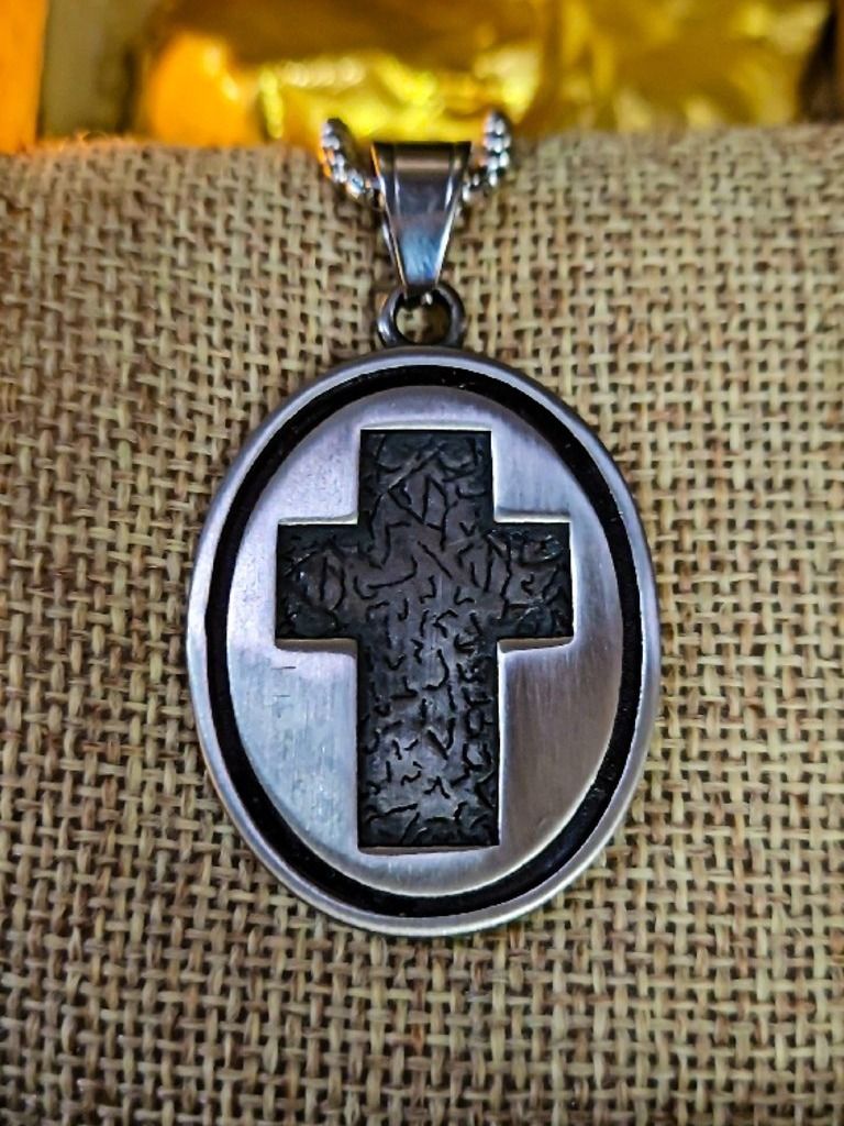 The Armored Kingdom: Hand of Grace Prayer Necklace product image (5)