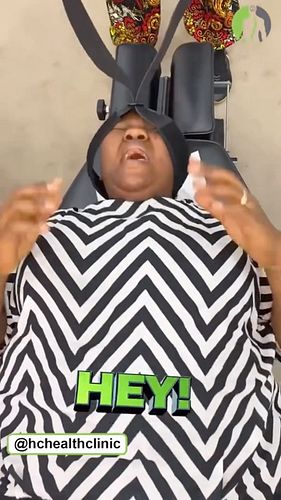 “My head is off” 😂😂😂 I can watch these all day! @hchealthclinic #chiro #chiropractors #chiropractics