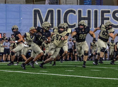 Pics from last night’s #ArmyFootball scrimmage via @lynnfernphotography. We’ve got more on our Patreon page.

Army opens at M...