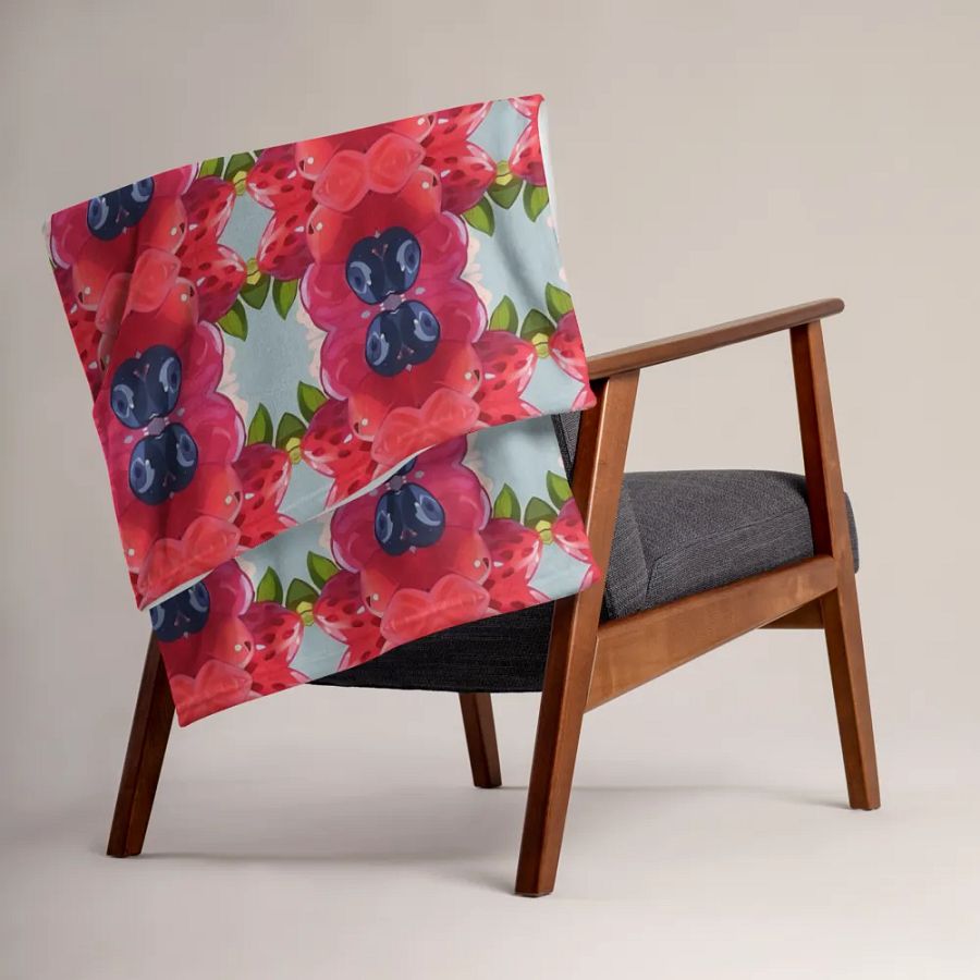 Berry Bliss Seamless Patterned Throw Blanket product image (5)