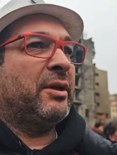 🔴🔵⚪️ Narod brani rušenje Generalštaba, a vojnici slušaju Vučića.

LINK ZA CEO SNIMAK SA DANAŠNJEG SKUPA: U KOMENTARU I NA STO...