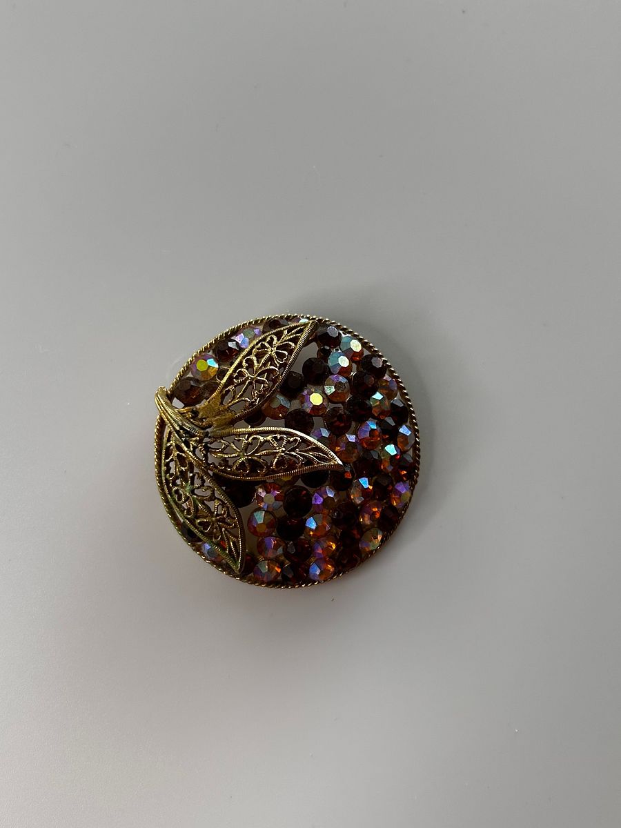 Vintage Gold Tone Circle Leaves AB Rhinestone Crystals Brooch product image (3)