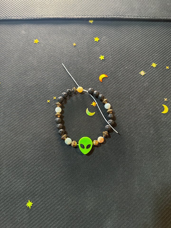 Bracelet ''Pauline l'alien'' 👽 product image (1)
