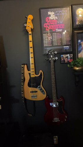 Getting some more added bit by bit!! 
My room at the shop really is becoming my little pocket version of a happy space. (Whic...