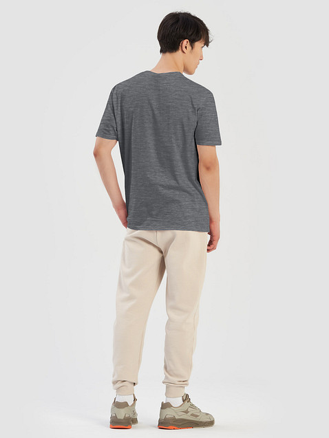 Photo showing Gildan Unisex Softstyle T-Shirt