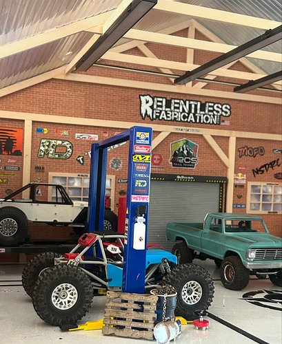 Late nights playing with my doll house AND EXTREME OFFROAD ROCK BUGGIES 🤘🏻 #scx24 #rccrawler