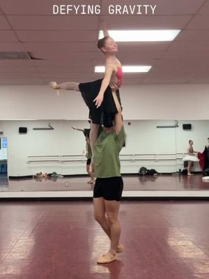 dont mind the ribbon that snapped off 🥲 #wicked #ballettok #ballerina #ballet #pointe 