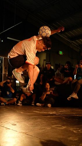 FOREIGN JAM IV FINAL -
@kevstyle23 vs @patshawfs 

@foreignculture 
@secretwalls 
🎥 @lou.ispei 

#freestylefootball #flair20 ...