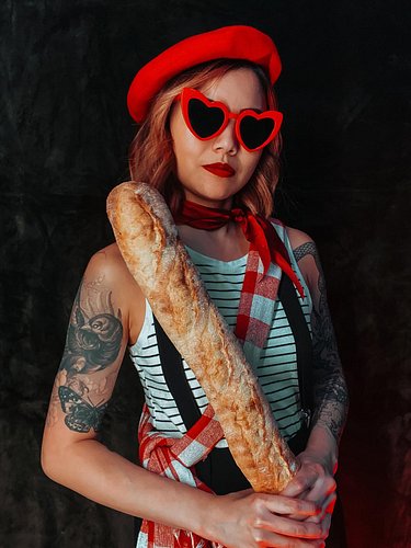 ❝𝐰𝐡𝐞𝐧 𝐨𝐧𝐞 𝐟𝐚𝐥𝐥𝐬, 𝐰𝐞 𝐜𝐨𝐧𝐭𝐢𝐧𝐮𝐞.❞

had a lot of fun putting together this Baguette Lune cosplay from Expedition 33. mon coeur 💕