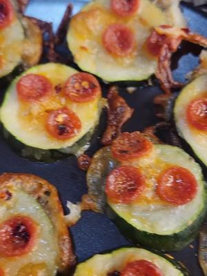 Zucchini Pizza Bites Ingredients: -1 zucchini -1 cup shredded cheese -½ cup mini pepperonis -1 tsp oregano -1 tsp red pepper flakes -1 tsp garlic powder Directions: Preheat the oven to 375 degrees Fahrenheit. Line a baking sheet with parchment paper. Slice a zucchini into rounds. Top with cheese, pepperoni and seasoning. Bake for 8-10 minutes #zucchini #zucchinirecipe #zucchinirecipes #lowcarb #lowcarbsnacks #ketosnack #ketosnacks #lowcarbrecipe #lowcarbrecipes #appetizers #appetizer #snack #snacks #datenight #datenightideas #recipe #recipes #datenightin #howto #howtomake #cooking