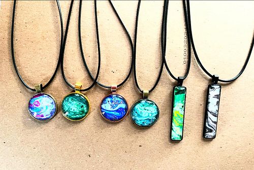 Some acrylic skin jewelry I made for Christmas Market on December 16 at Mid-Sun Community Association, Calgary, Alberta.
.
.
...