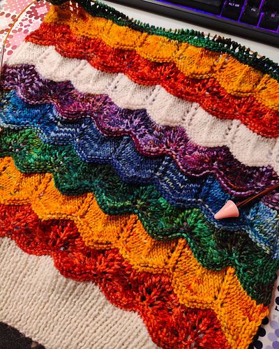 Traveller Scarf 🌈🧣

---

I got new yarn the other day and I think that was the only thing I needed to get my craft inspiratio...