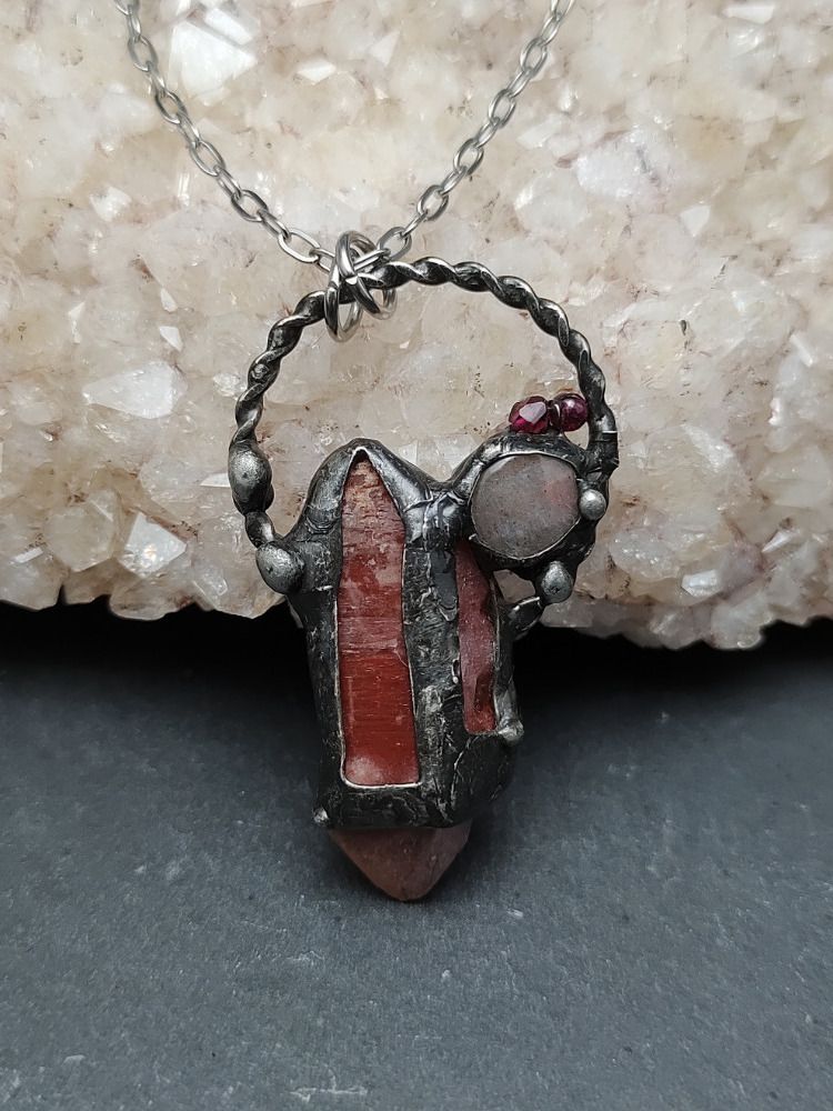 Sorcery Talisman - Red Sanctum Crystal product image (1)