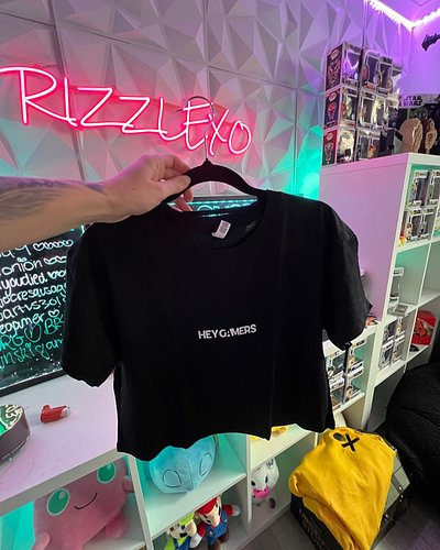 My first piece of my sample merch just arrived from my RIZZLEXO Fourthwall shop. You bet I’m on brand with my hey gamer posts...