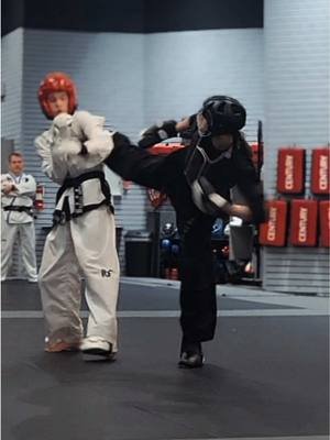 I love faking moves 🥋📸 #tkd #blackbelt #sparring #sidekick #tkdtraining 