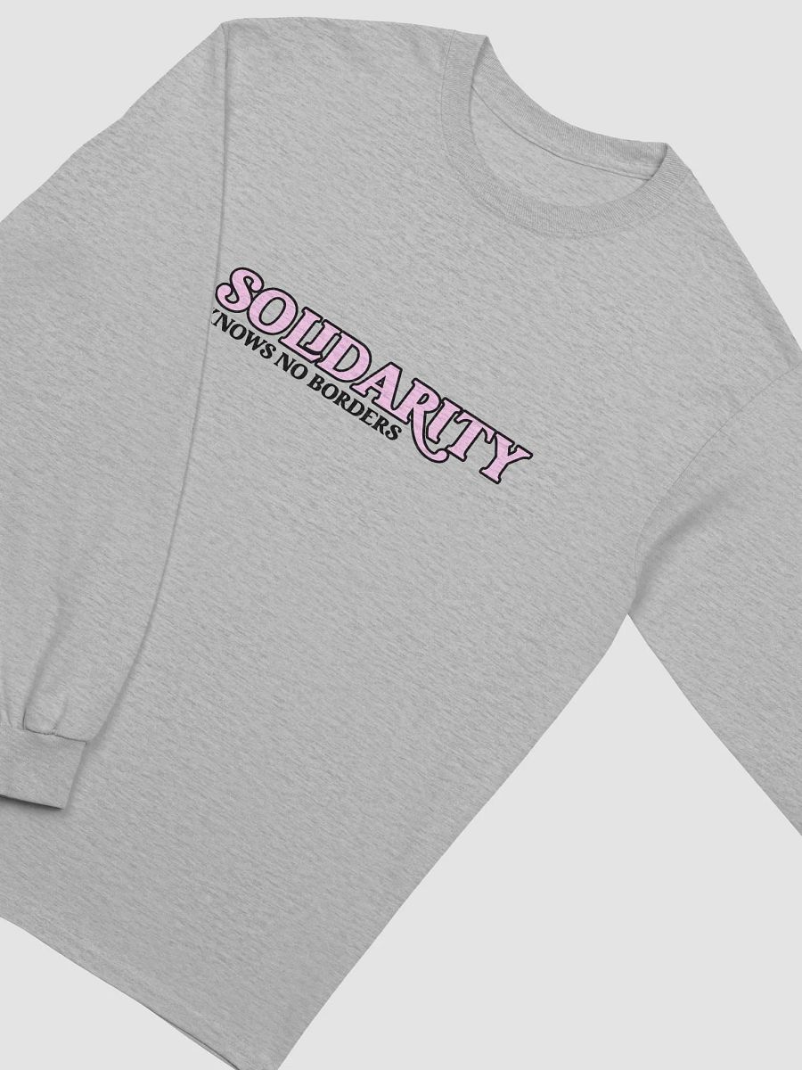 The 'Solidarity Knows No Borders' Long Sleeve Shirt product image (2)