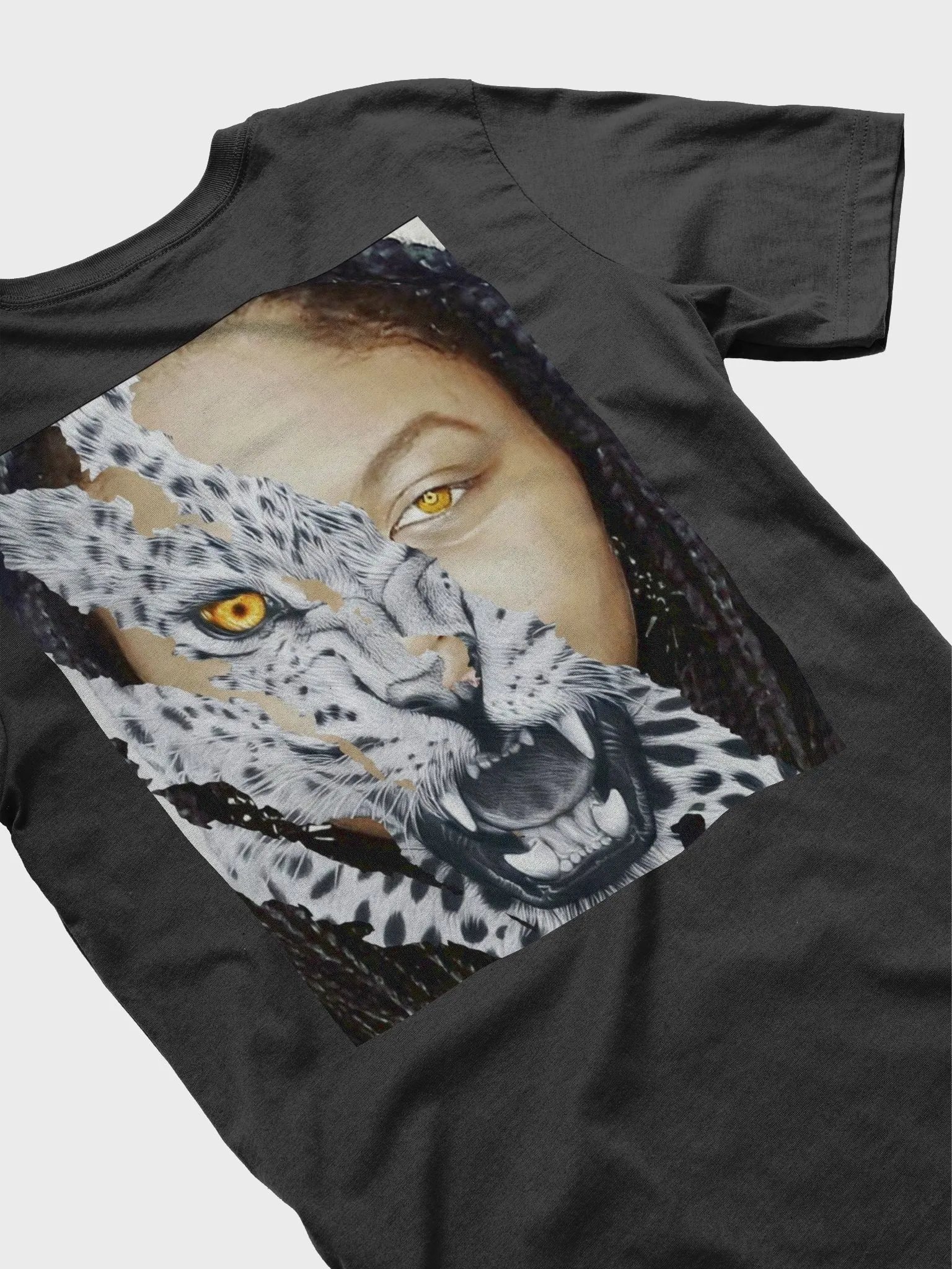 Queen Cole Black and White Tee product image (4)