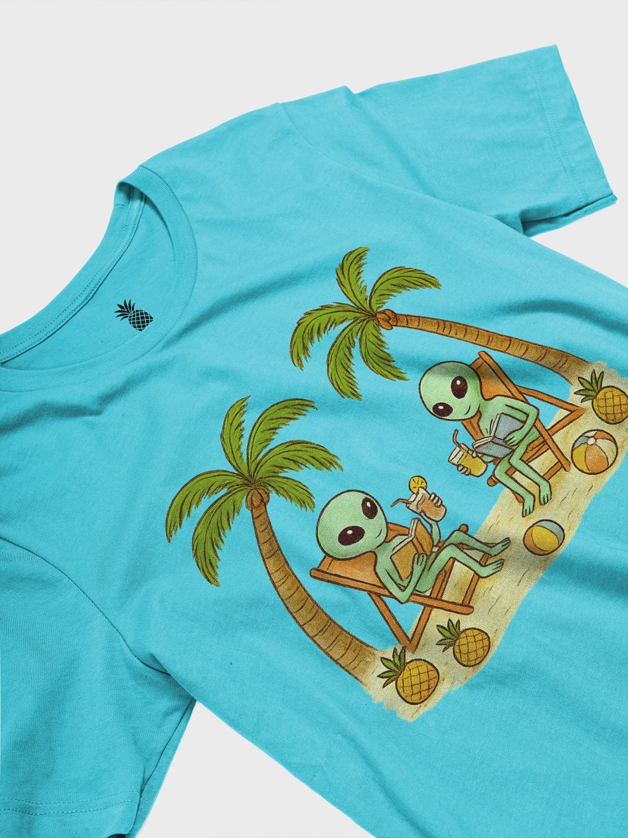 Roswell Aliens Reading Books on the Beach Unisex T-Shirt product image (25)