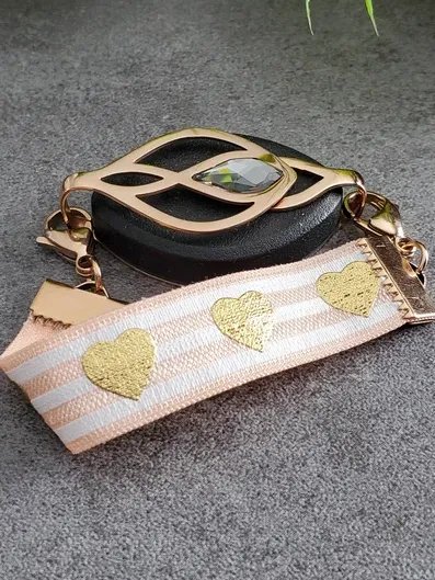 Blushing Hearts Elastic Bracelet | Handmade Accessory for Bellabeat Leaf Urban & Ivy product image (1)