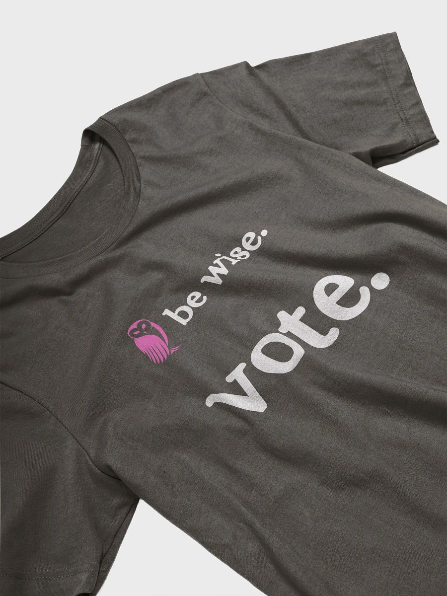 Be Wise Vote Owl Graphic T-Shirt product image (33)