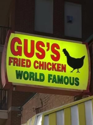 They told me not to leave Memphis without trying Gus’s fried chicken! Here we go!  #food #chicken #memphis 