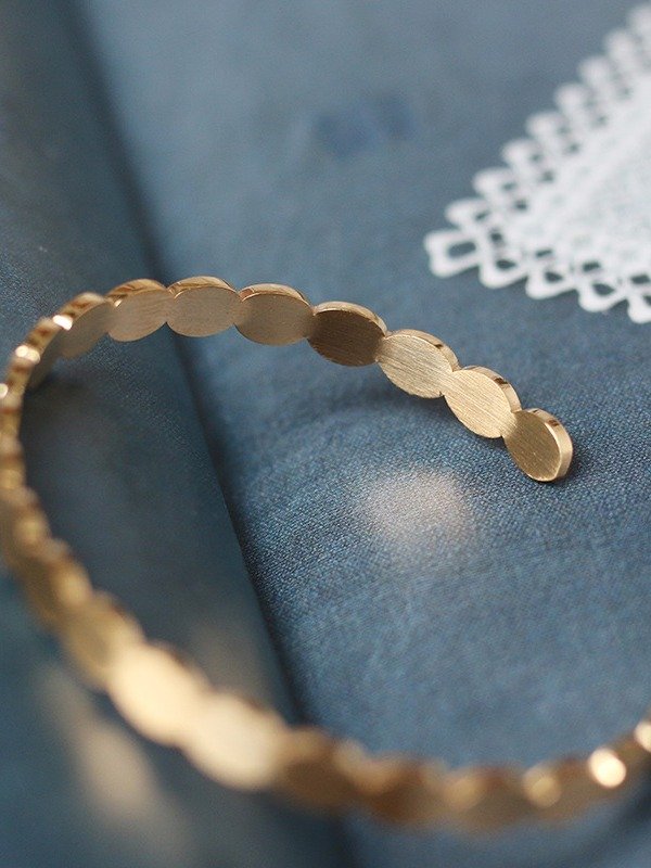 Brushed Wafer Round Open Bracelet | 18K Gold Plated product image (11)