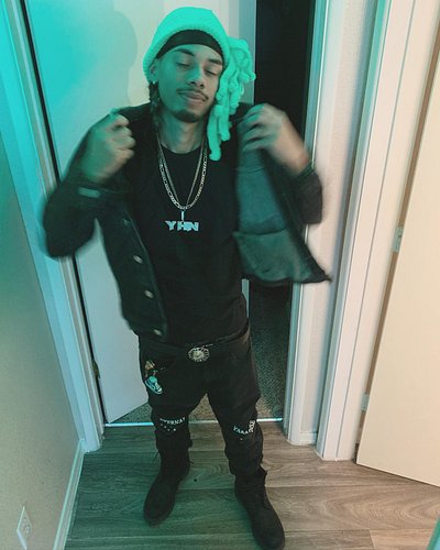 If he’d pillow talk to a bitch for sum pu$$y, imagine what he’d say 2 da feds for his freedom 🤫2️⃣❄️ #bestdressed #fashion #f...