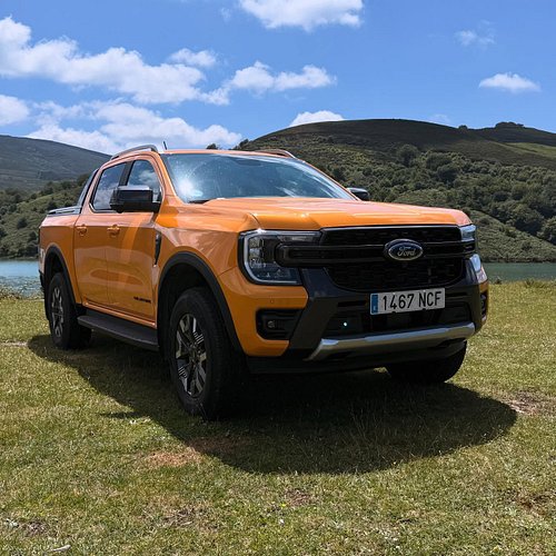 🚨 Aquí la tenéis: la nueva bestia que me acompañará en esta etapa.
Sí, es una Ford Ranger PHEV. Y no, no es solo una pickup…
...