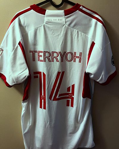 Big shoutout to @torontofc for hooking me up with my own custom jersey!