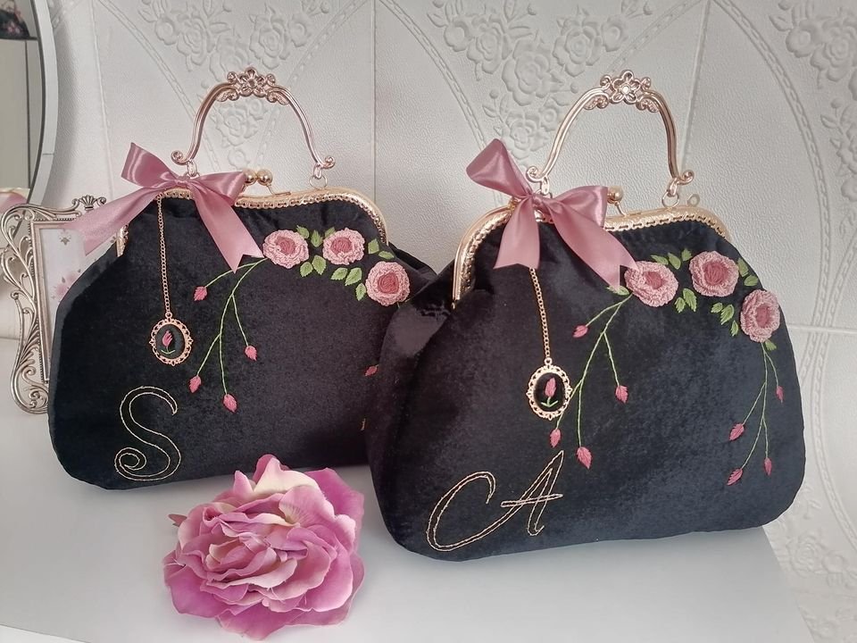 Black velvet handbag product image (7)