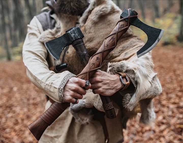 Two-Handed Viking Bearded Battle Axe product image (1)