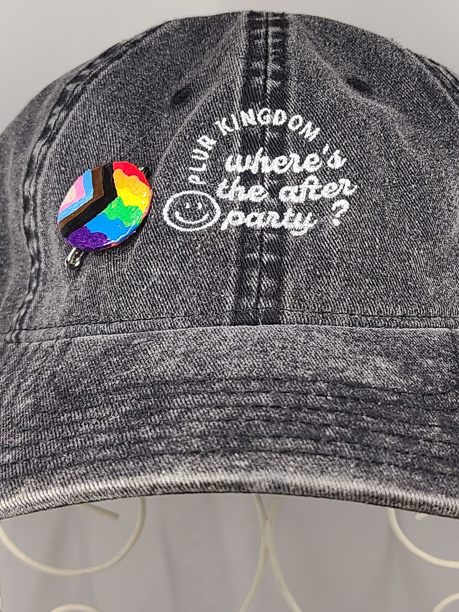 lesbian pride bottle cap pin product image (4)