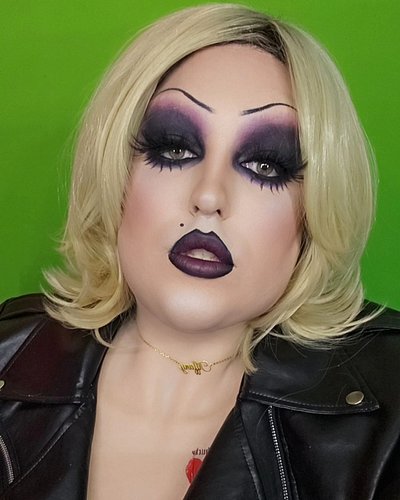 Barbie, eat your heart out 
.
.
.
.
#tiffanyvalentine #chucky #brideofchucky #chuckysbride #cosplay #horror #makeup #trans #s...
