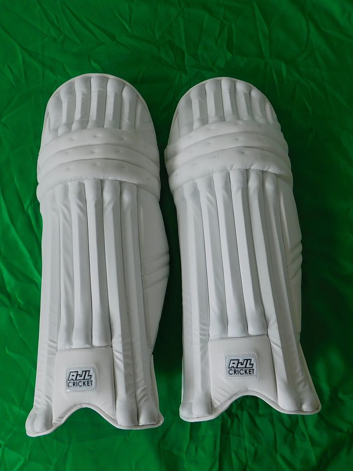Cricket Pads - Adult Medium product image (1)