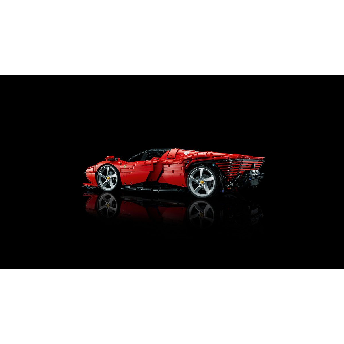 LEGO Ferrari Daytona SP3 product image (4)