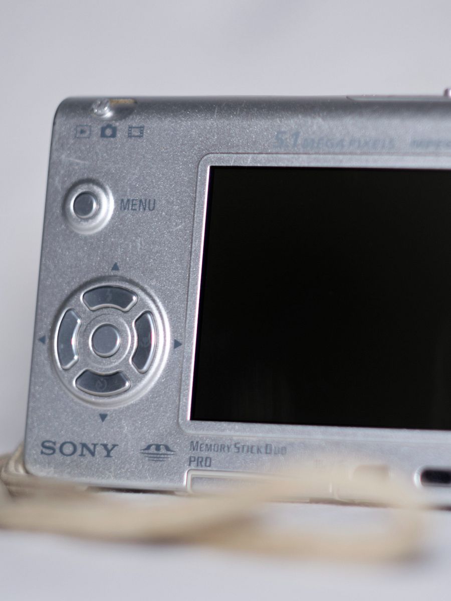 Sony Cyber-shot DSC-T7 5.1MP Digital Camera product image (1)