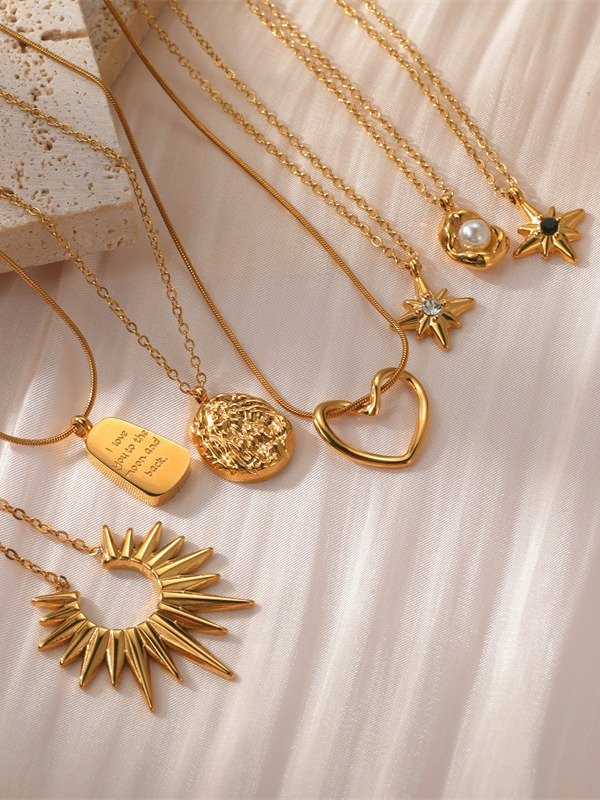 Elliana Heart Necklace product image (2)