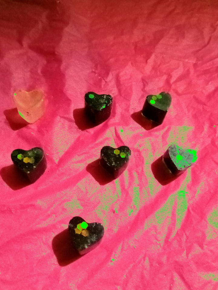 Mini Black Epoxy Glittered Resin Hearts product image (1)