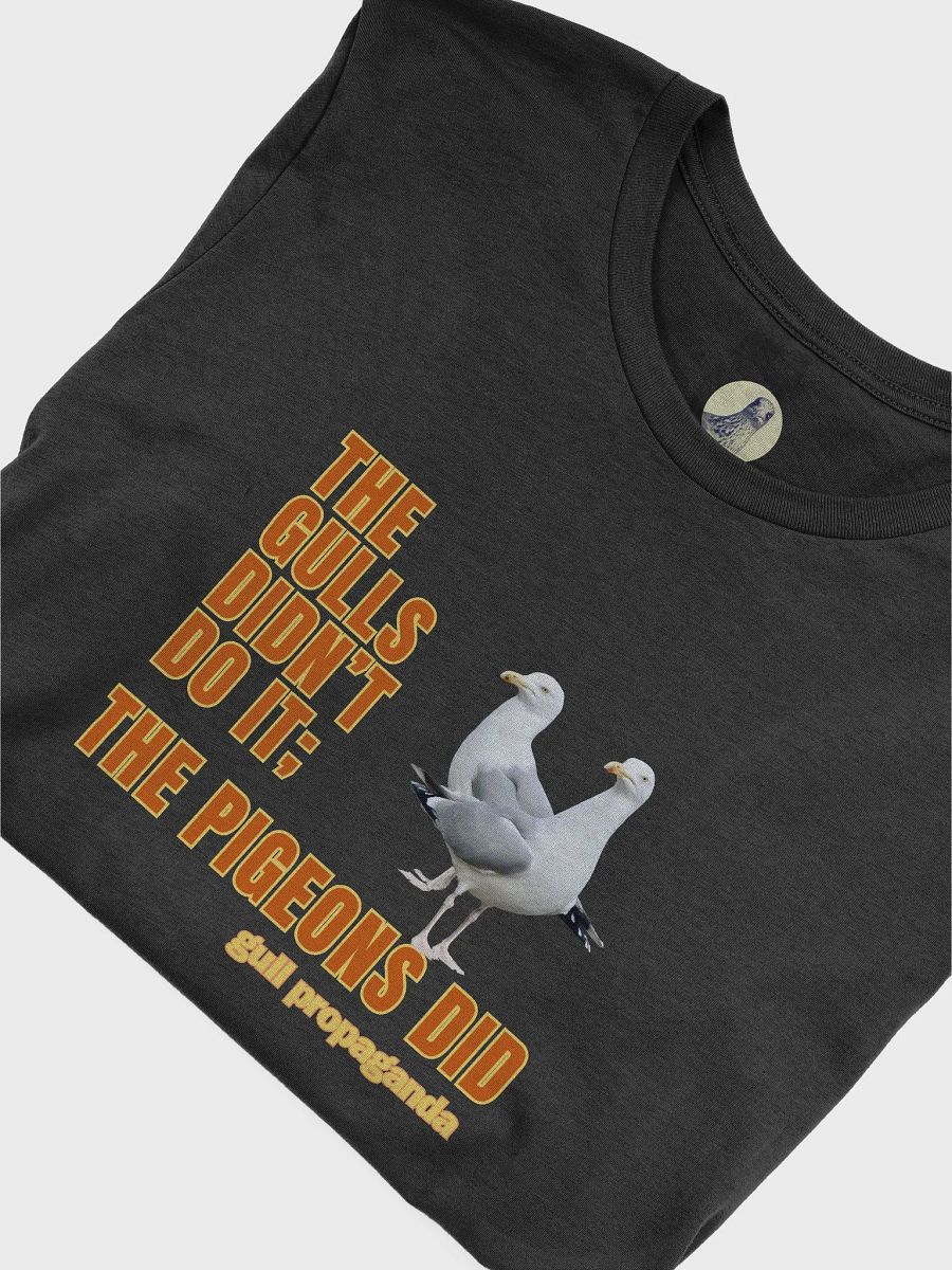 The Gulls Didn't Do it; The Pigeons Did - Gull propaganda Unisex T-shirt product image (48)