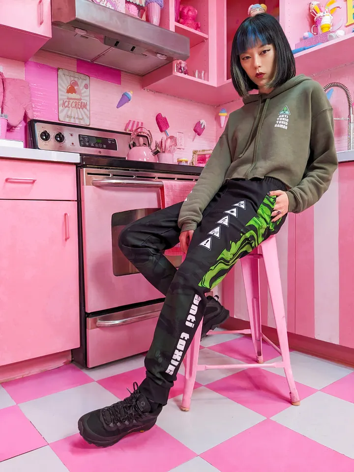Anti-Toxic-Toxic-Gamer Crop Hoodie product image (1)