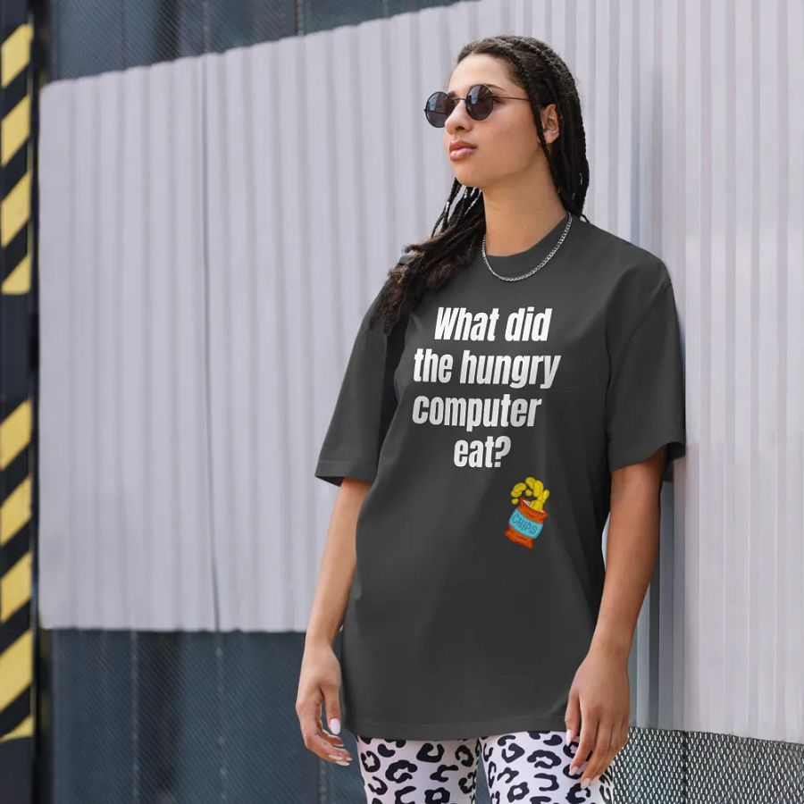 Retro CHIPS Graphic Oversized Tee product image (8)