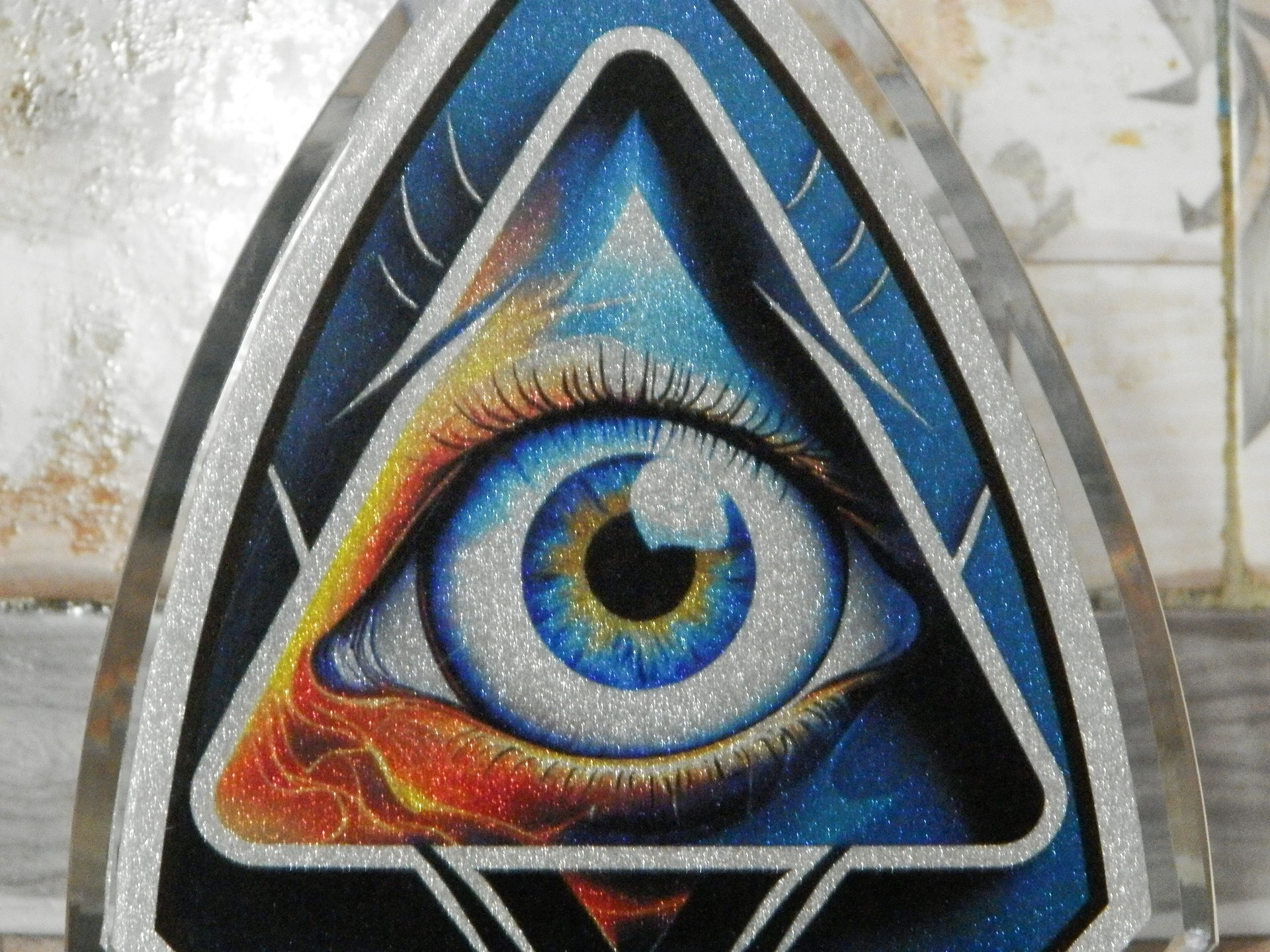 SALAM & SONS CHANDIWALE Official Designer Triangle Glass Shield product image (2)