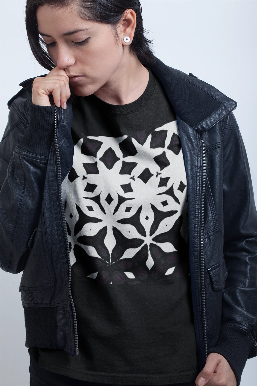 Abstract Black and White Shapes Pattern Women's Black T Shirt product image (15)
