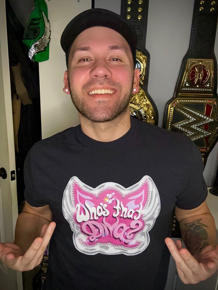 Who's That Diva? Short Sleeved T-Shirt product image (2)