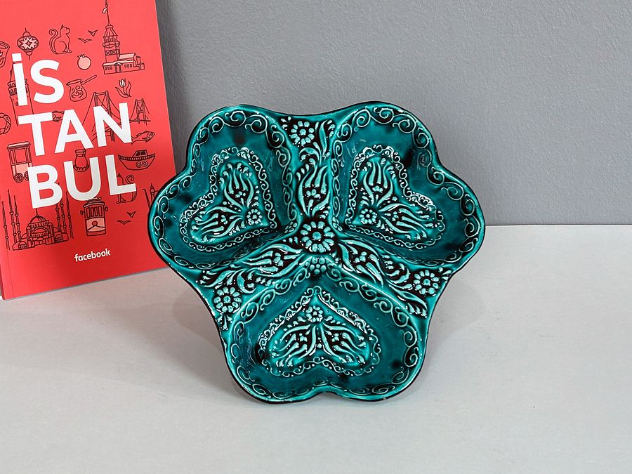 Ceramic snack dish (hearts) — handmade pottery product image (3)