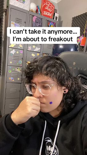 Crashout season?? Nah- freakout season 🙂‍↕️ 
•••
#freakout #caughtoncamera #lilbitlex #smallstreamer #relatable #controversia...