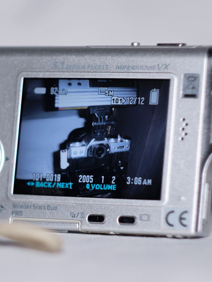 Sony Cyber-shot DSC-T7 5.1MP Digital Camera product image (2)